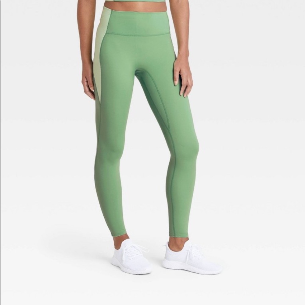 • all in motion high rise leggings •